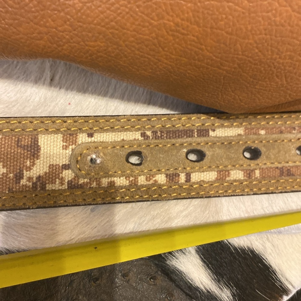 Free Ariat Men's Digital Camo  Medium Belt, Brown size 32 - Picture 3 of 3